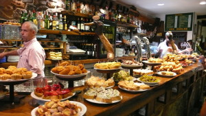 Il moderno aperitivo prevede spesso un buffet