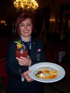 Marianna Angius insieme al suo cocktail