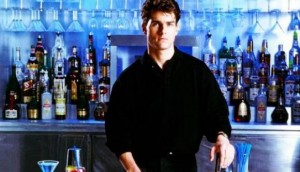 Una scena del film Cocktail, con Tom Cruise