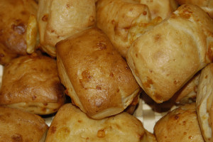 Potete usare il pane creando dei bocconcini di formaggio per i vostri aperitivi