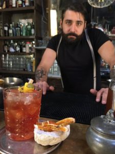 Daniel ama usare prodotti homemade per i suoi cocktail