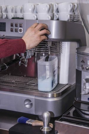 Pulizia della macchina da caffè: il primo passo per un ottimo espresso! 